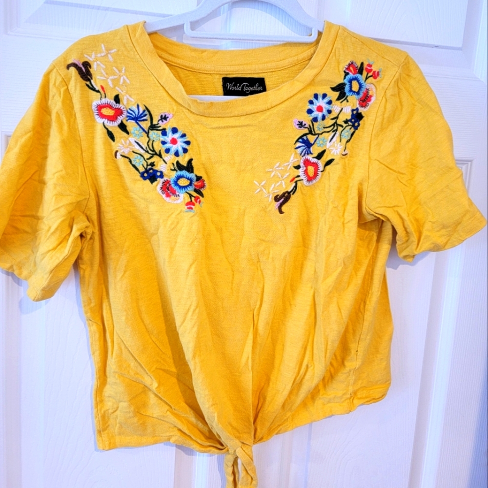 Short Sleeve Top with floral embroidery